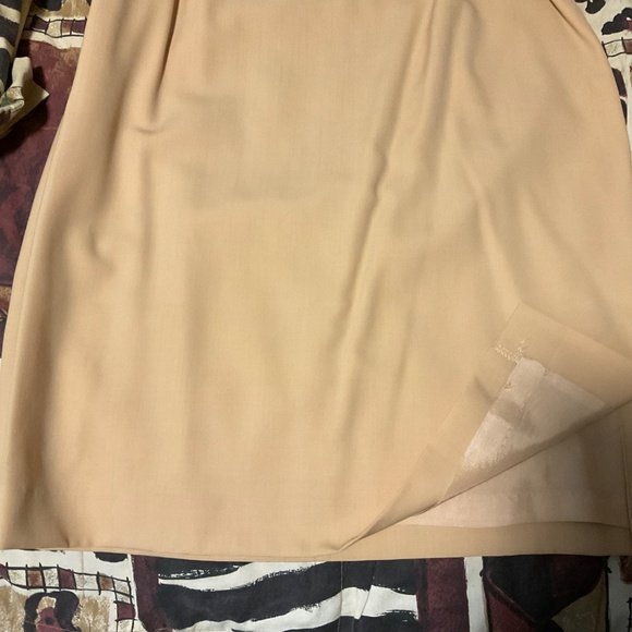 Jacket and skirt set in size 10 - Picture 4 of 5